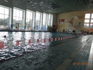 Endlich Kühlung im Schwimmbad von Olmütz - eine 50 Meter-Bahn zum entspannen der gestreßten Muskeln.